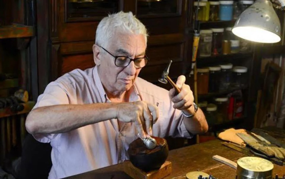 Pallarols contó que le pidieron 2 mil dólares por invitar a Milei a una cena y habló “del valor” del bastón presidencial