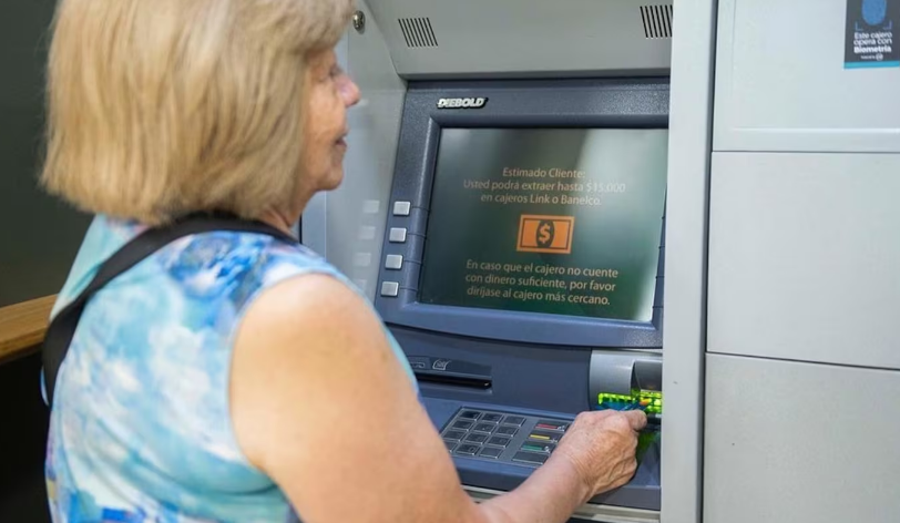 El Gobierno oficializó otro bono de $ 70.000 para jubilados que cobran la mínima