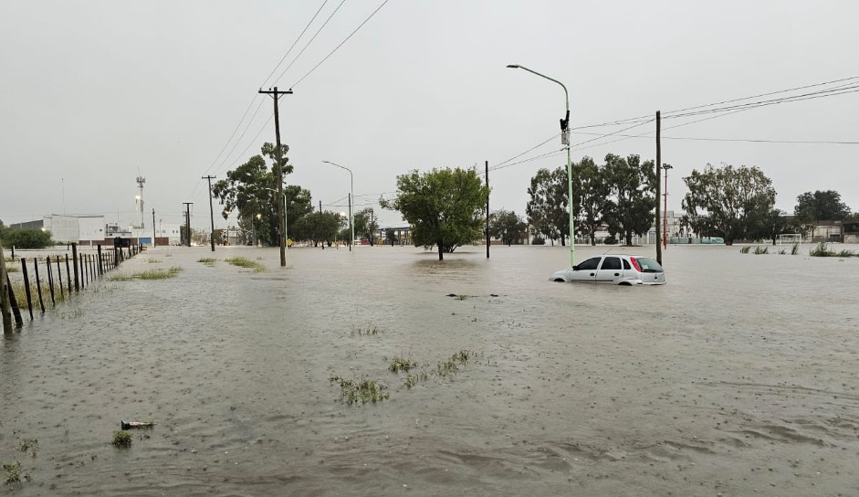 Temporal histórico en Bahía Blanca: se elevan a seis los muertos y se aceleran los operativos de contención